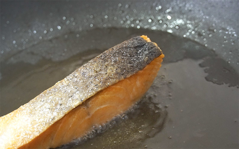 煎鮭魚
