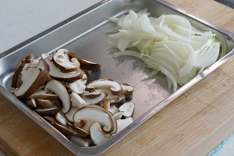 切洋蔥香菇